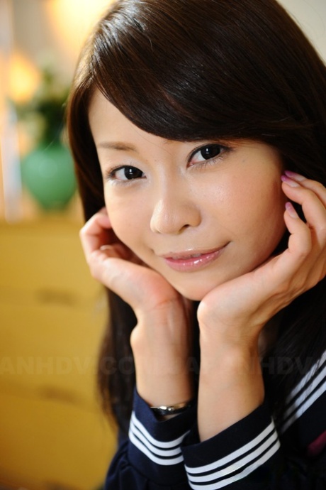 Yuri Aine model adult photo