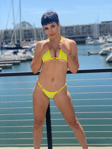 short hair bikini sexy nudes picture