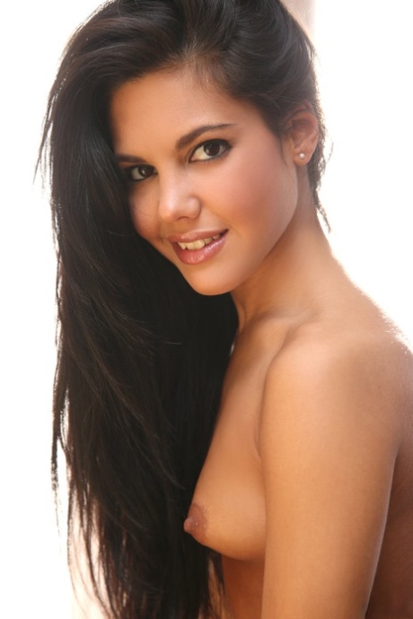 Apolonia Lapiedra beautiful model gallery