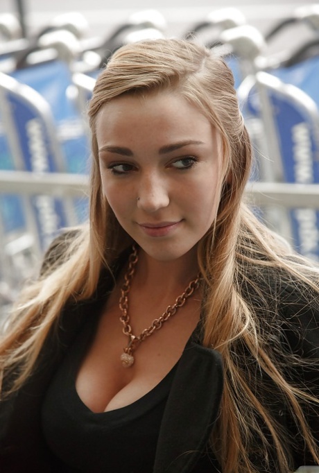 Kendra Sunderland star picture