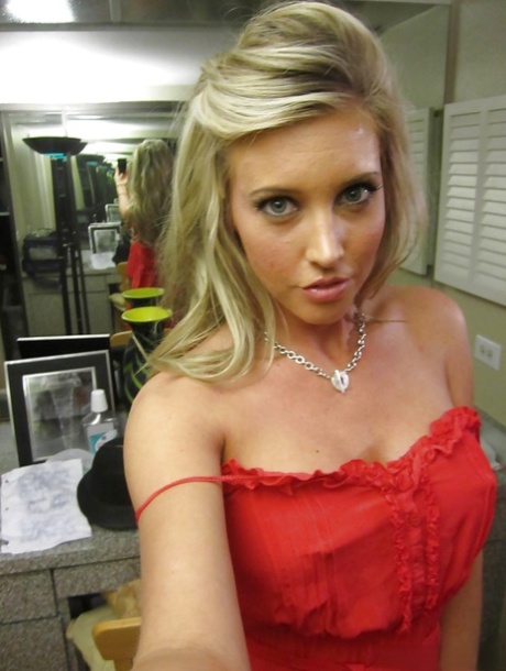 Samantha Saint porn star pictures