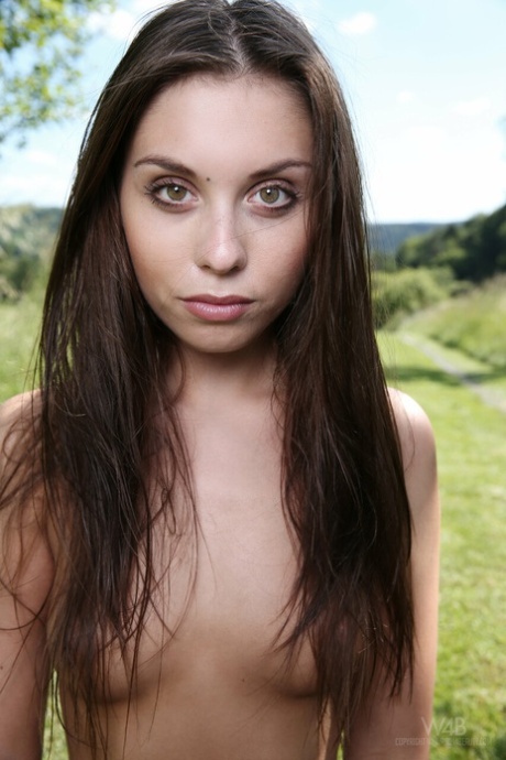 alba brunette adult images