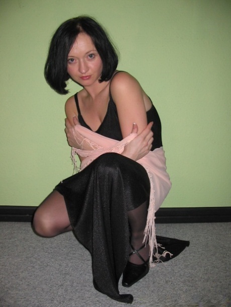 black hair cougar porno photo