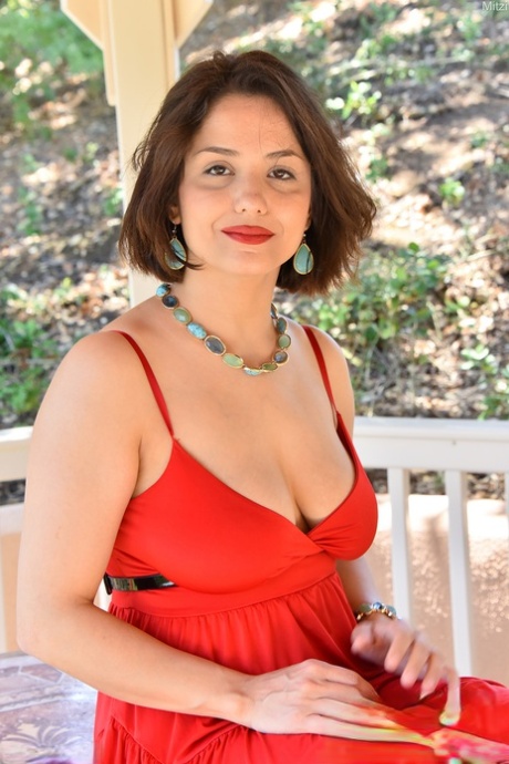 short hair latina milf free porn photos